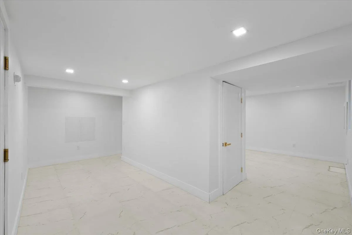 115 Old Mill Road, North Hempstead, NY, 3 Bedrooms Bedrooms, 7 Rooms Rooms,1 BathroomBathrooms,Residential,For Rent,Old Mill,0,1021353 115 Old Mill Road, North Hempstead, NY, 3 Bedrooms Bedrooms, 7 Rooms Rooms,1 BathroomBathrooms,Residential,For Rent,Old Mill,0,1021353