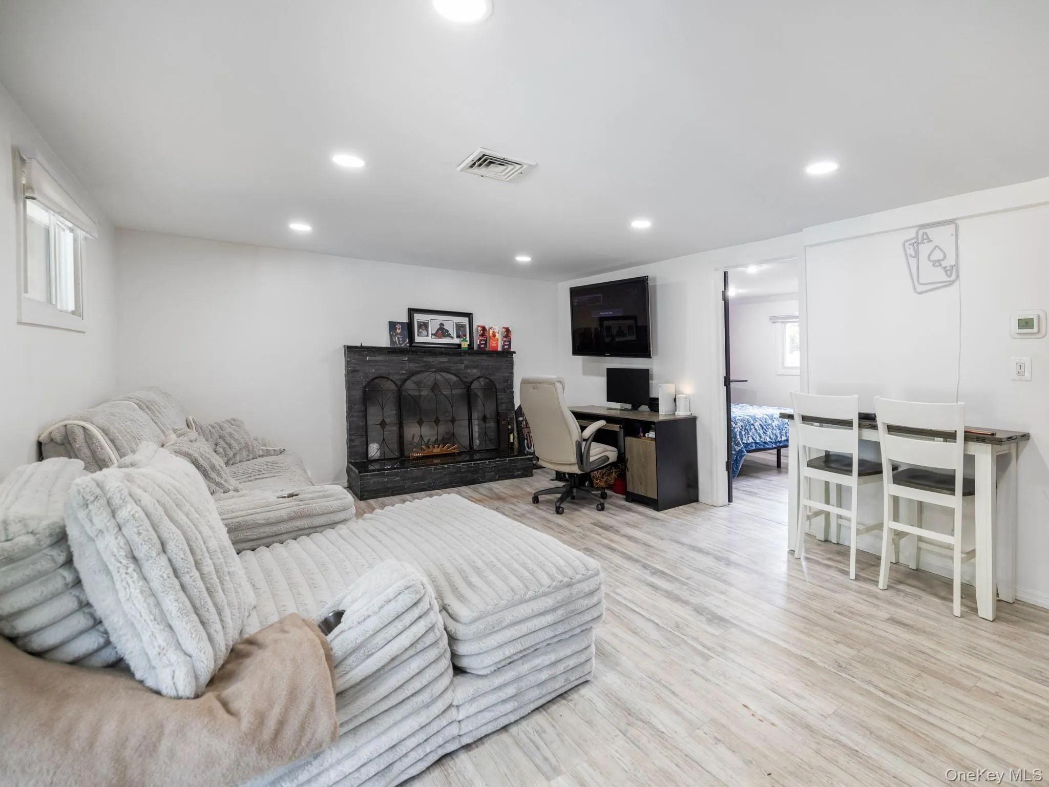 40 Peppermint Road, Huntington, NY, 4 Bedrooms Bedrooms, 12 Rooms Rooms,3 BathroomsBathrooms,Residential,For Rent,Peppermint,0,1021379 40 Peppermint Road, Huntington, NY, 4 Bedrooms Bedrooms, 12 Rooms Rooms,3 BathroomsBathrooms,Residential,For Rent,Peppermint,0,1021379