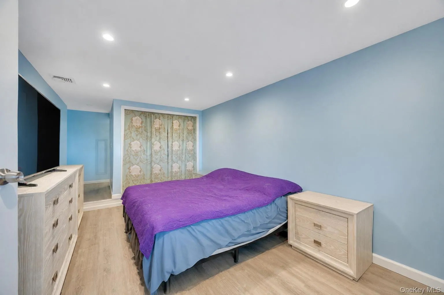 186 4th Street, Babylon, NY, 4 Bedrooms Bedrooms, 7 Rooms Rooms,3 BathroomsBathrooms,Residential,For Rent,4th,0,1021386 186 4th Street, Babylon, NY, 4 Bedrooms Bedrooms, 7 Rooms Rooms,3 BathroomsBathrooms,Residential,For Rent,4th,0,1021386