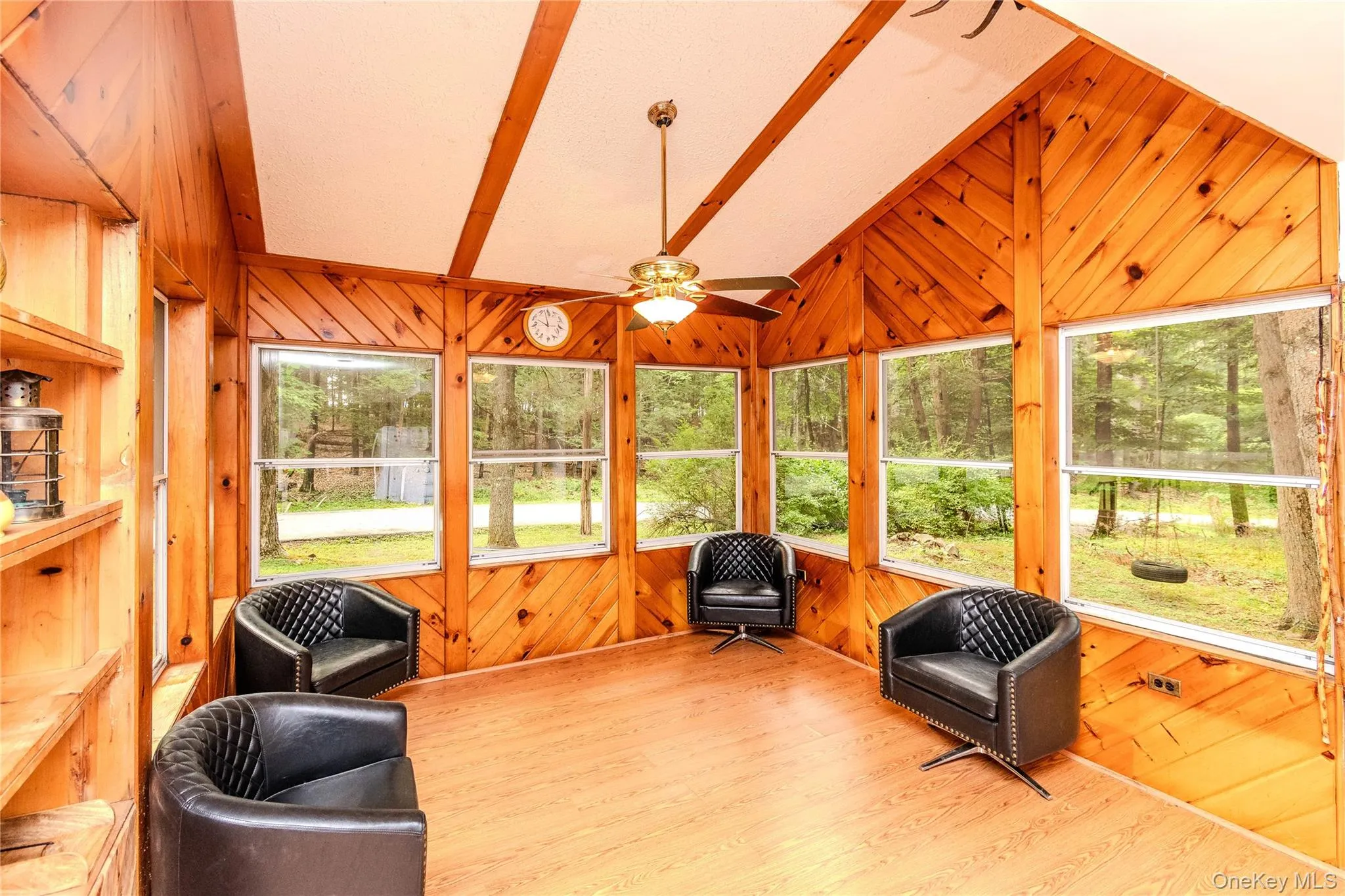 Sunroom (Family Room) Sunroom (Family Room)