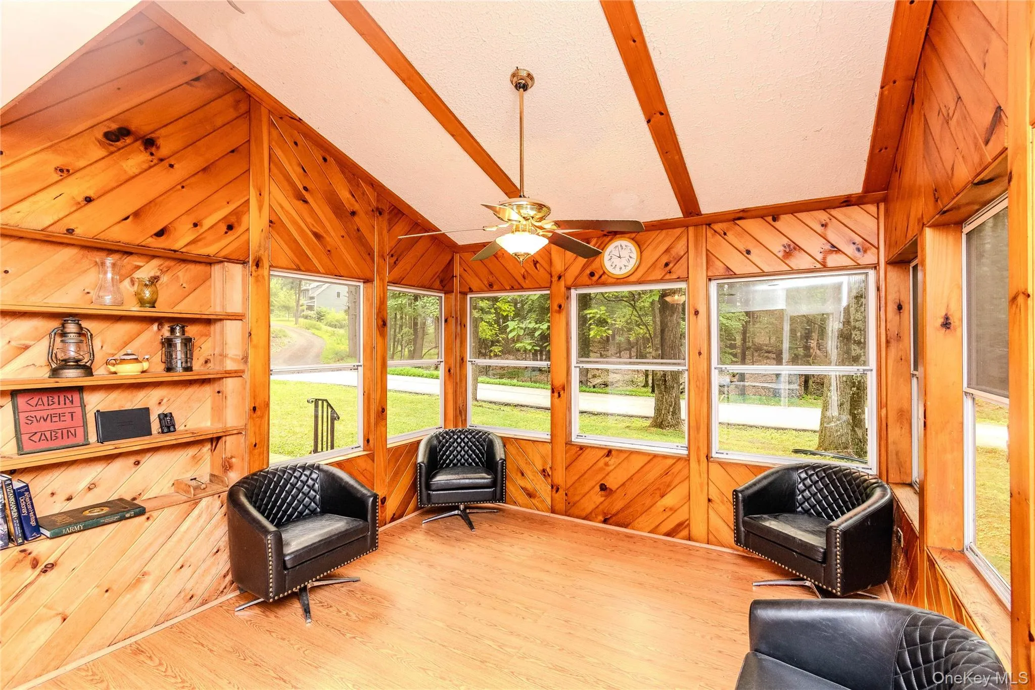 Sunroom (Family Room) Sunroom (Family Room)