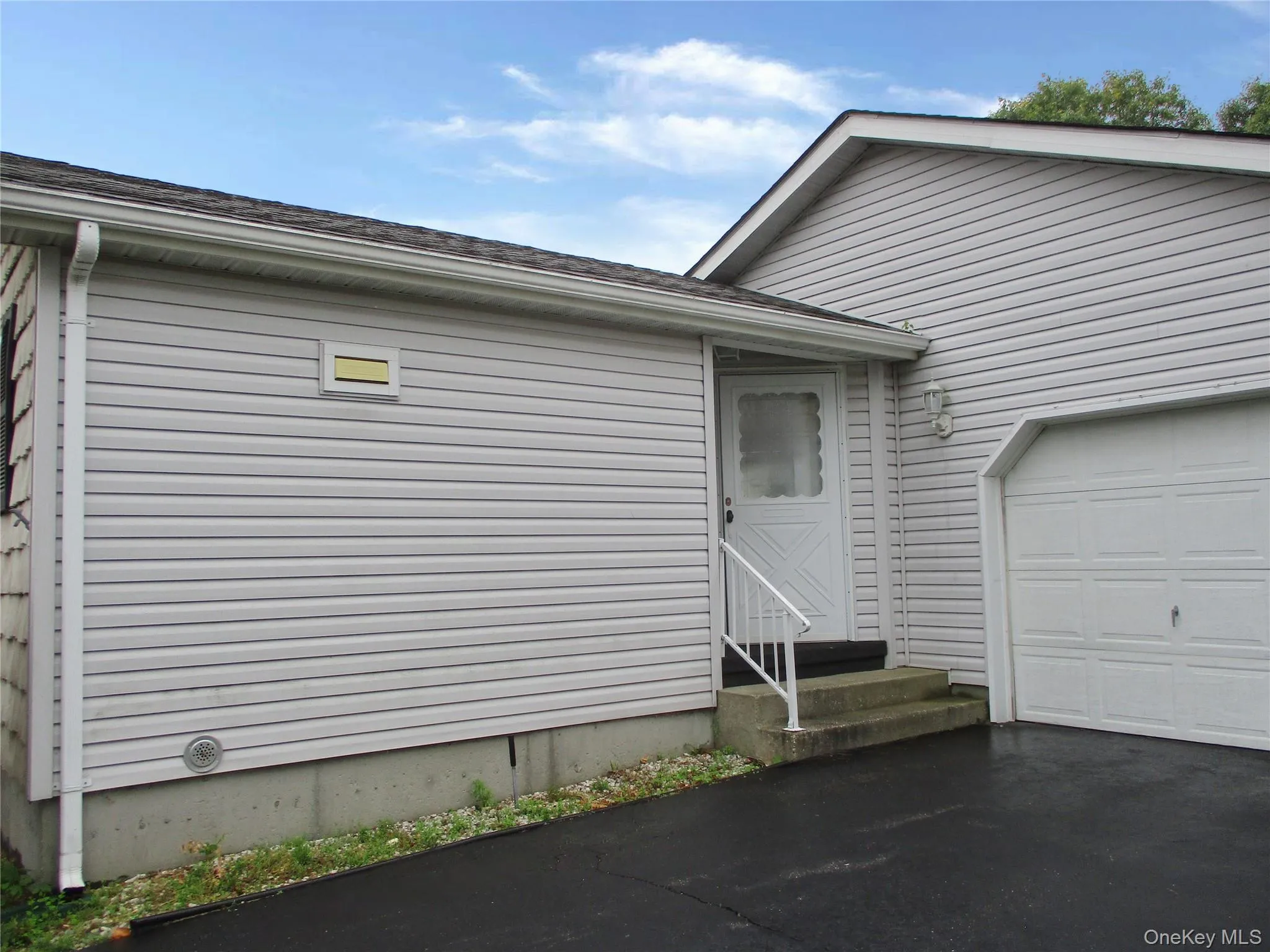 5131 Village Circle, Brookhaven, NY, 2 Bedrooms Bedrooms, 6 Rooms Rooms,1 BathroomBathrooms,Residential,For Rent,Village,0,1021408 5131 Village Circle, Brookhaven, NY, 2 Bedrooms Bedrooms, 6 Rooms Rooms,1 BathroomBathrooms,Residential,For Rent,Village,0,1021408