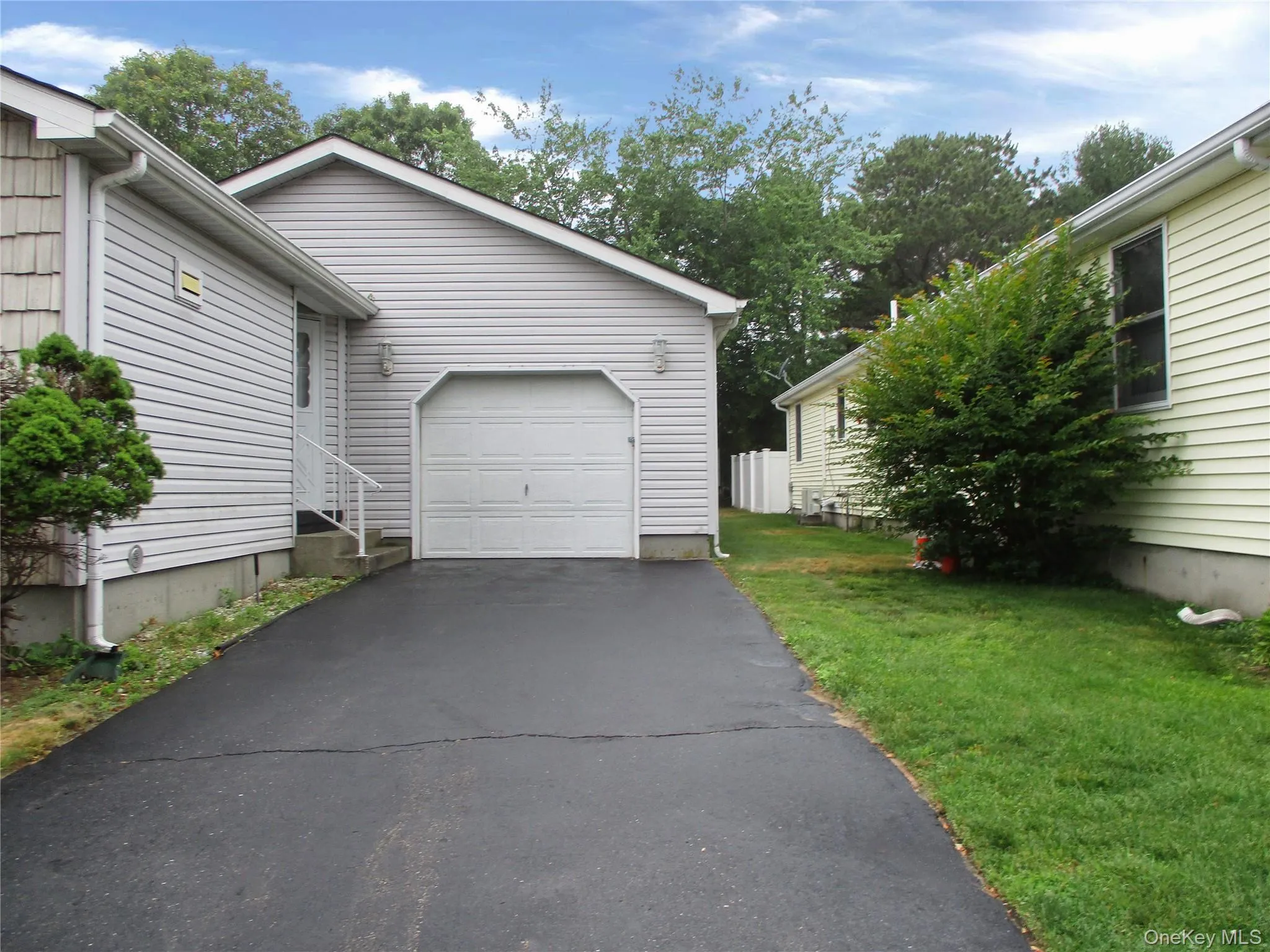 5131 Village Circle, Brookhaven, NY, 2 Bedrooms Bedrooms, 6 Rooms Rooms,1 BathroomBathrooms,Residential,For Rent,Village,0,1021408 5131 Village Circle, Brookhaven, NY, 2 Bedrooms Bedrooms, 6 Rooms Rooms,1 BathroomBathrooms,Residential,For Rent,Village,0,1021408