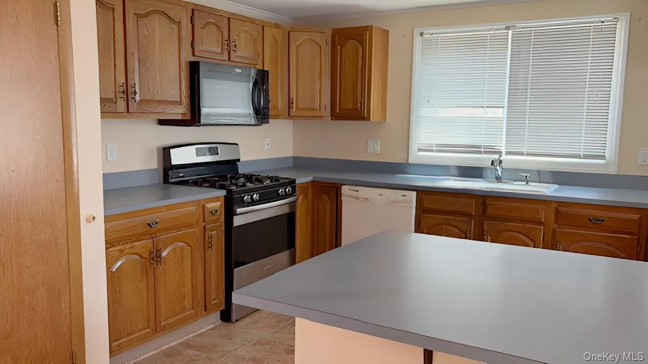 5131 Village Circle, Brookhaven, NY, 2 Bedrooms Bedrooms, 6 Rooms Rooms,1 BathroomBathrooms,Residential,For Rent,Village,0,1021408 5131 Village Circle, Brookhaven, NY, 2 Bedrooms Bedrooms, 6 Rooms Rooms,1 BathroomBathrooms,Residential,For Rent,Village,0,1021408