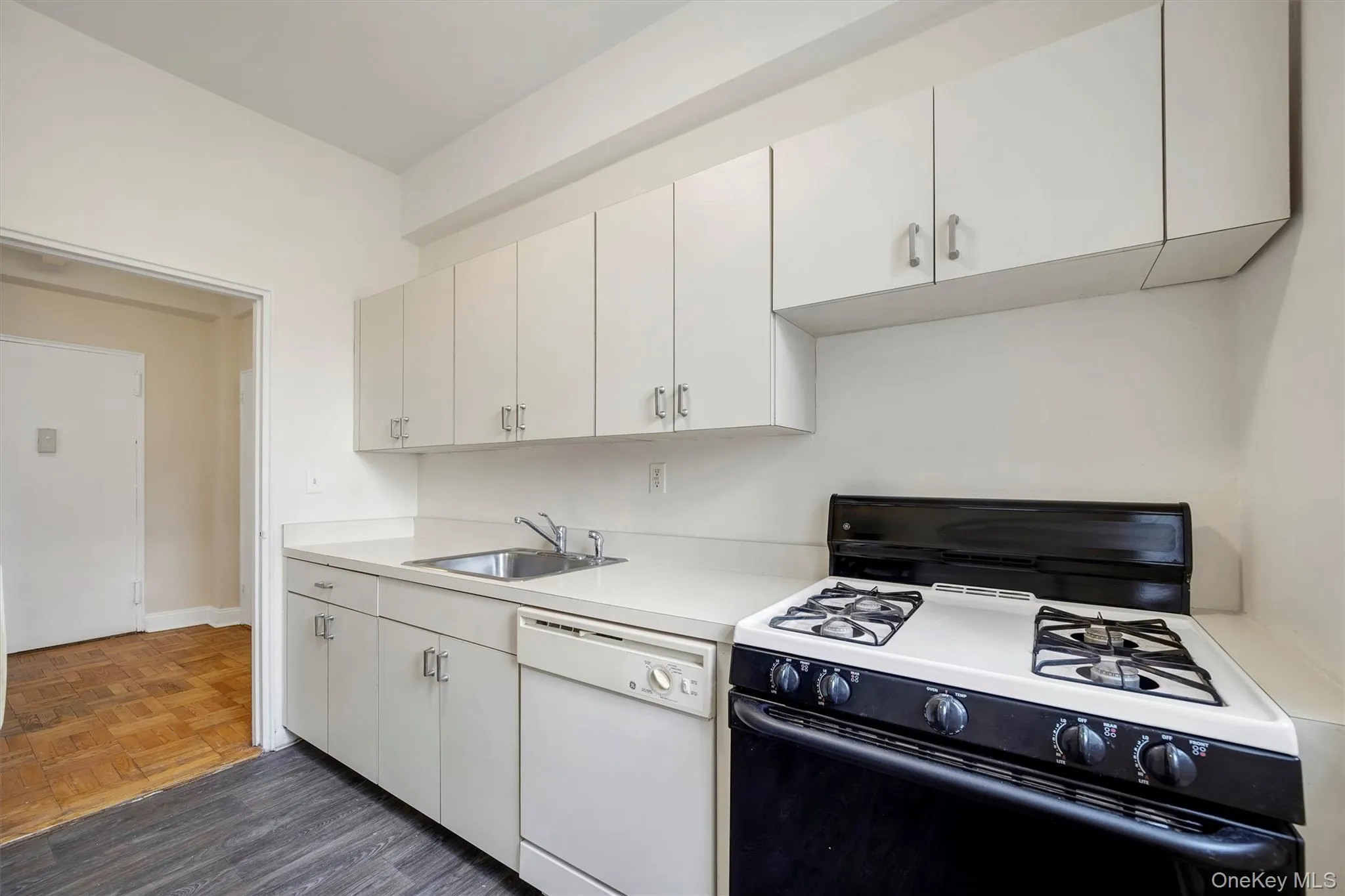 4 Sadore Lane, Yonkers, NY, 1 Room Rooms,1 BathroomBathrooms,Residential,For Rent,Sadore,0,1021411 4 Sadore Lane, Yonkers, NY, 1 Room Rooms,1 BathroomBathrooms,Residential,For Rent,Sadore,0,1021411