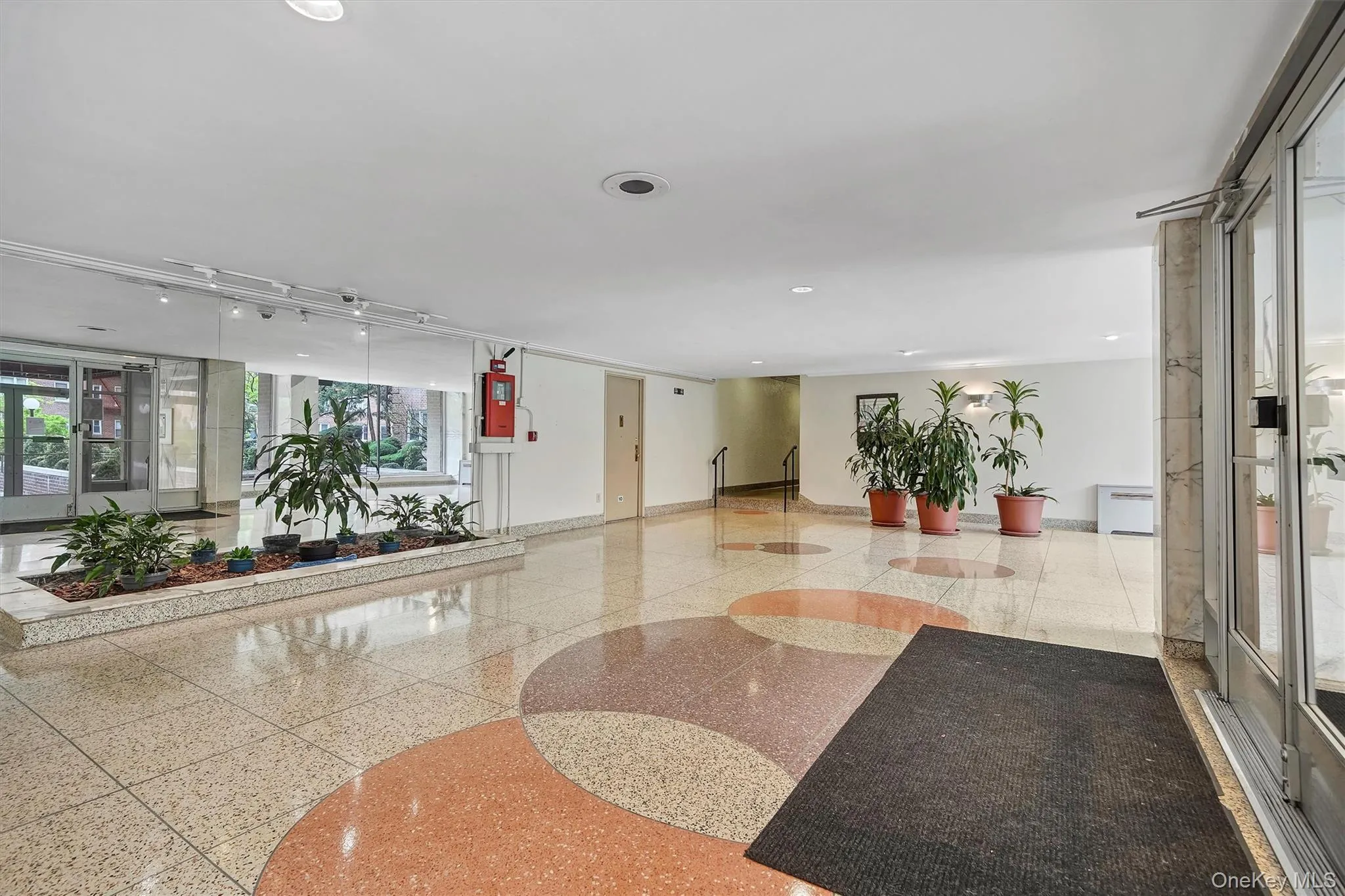 Well maintained lobby. Well maintained lobby.