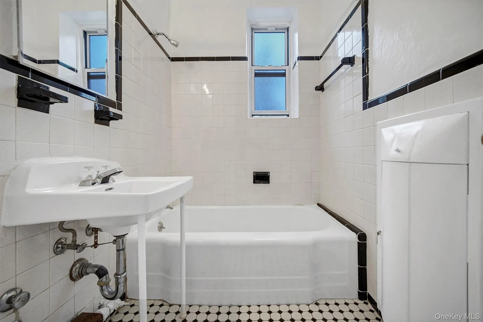 Full size bathroom with window Full size bathroom with window