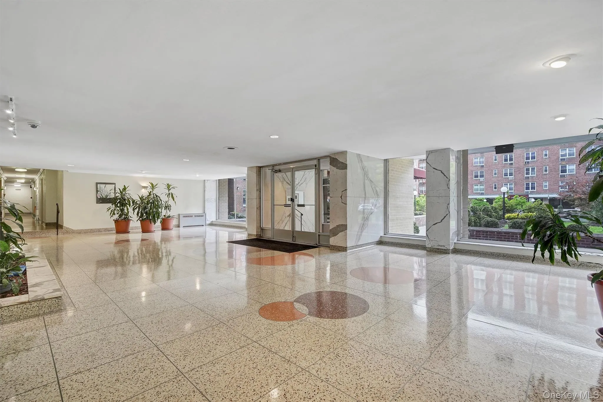 Well maintained lobby. Well maintained lobby.