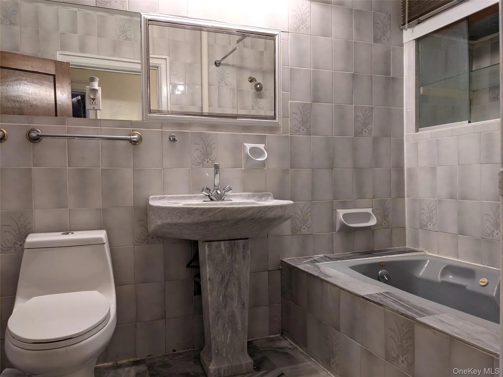 26 Coligni Avenue, New Rochelle, NY, 3 Bedrooms Bedrooms, 6 Rooms Rooms,1 BathroomBathrooms,Residential Lease,For Rent,Coligni,0,1021415 26 Coligni Avenue, New Rochelle, NY, 3 Bedrooms Bedrooms, 6 Rooms Rooms,1 BathroomBathrooms,Residential Lease,For Rent,Coligni,0,1021415