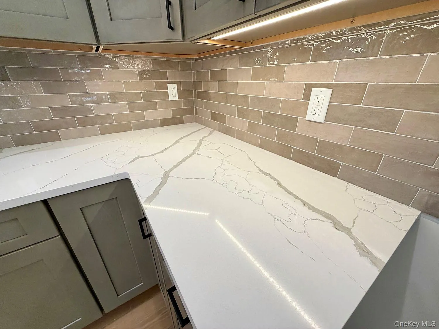 Gorgeous quartz countertops; lovely tiled backsplash. Tasteful colors. Gorgeous quartz countertops; lovely tiled backsplash. Tasteful colors.