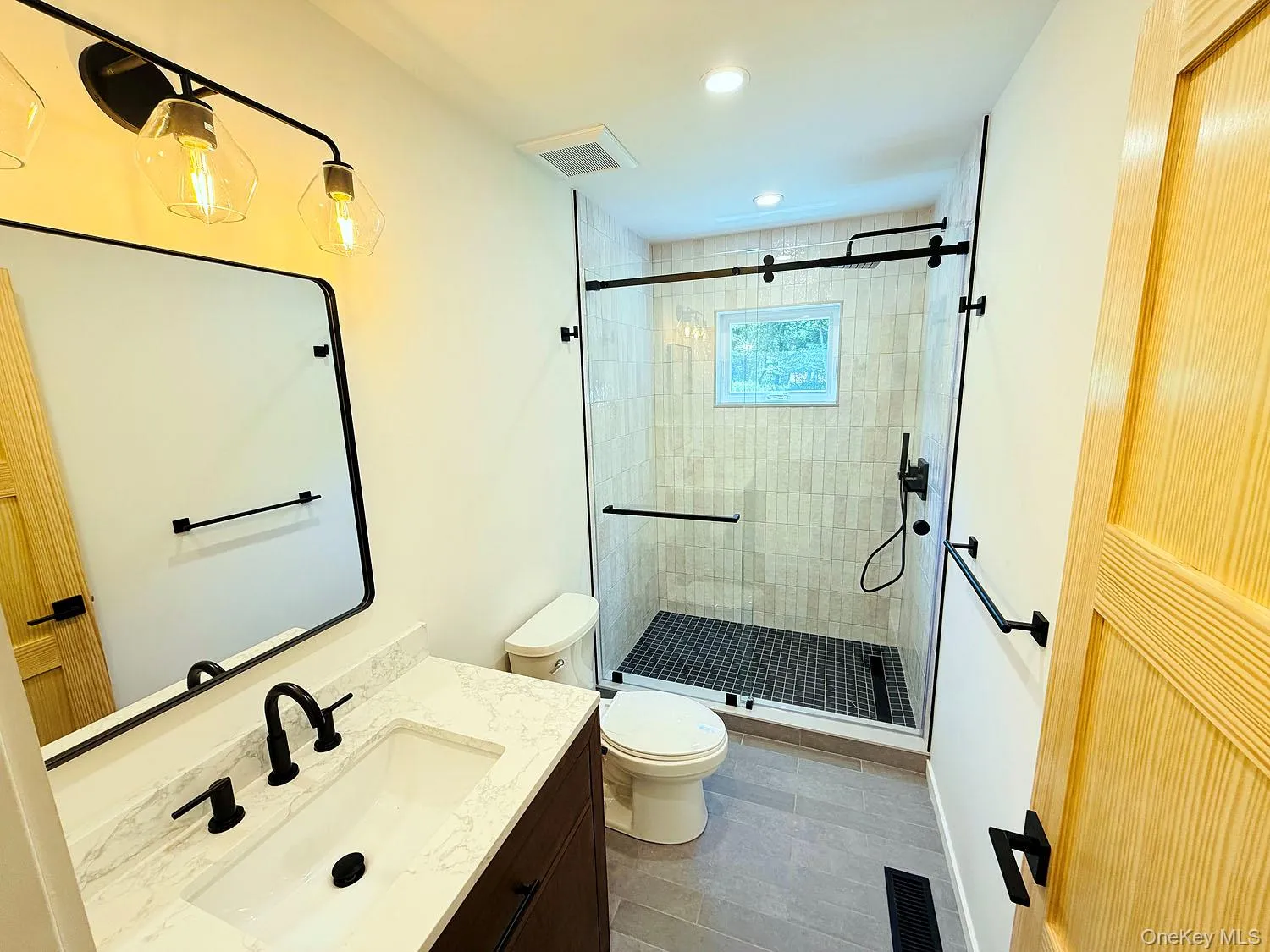 Full bath on left of home for the 2 other bedrooms and guests. Full bath on left of home for the 2 other bedrooms and guests.