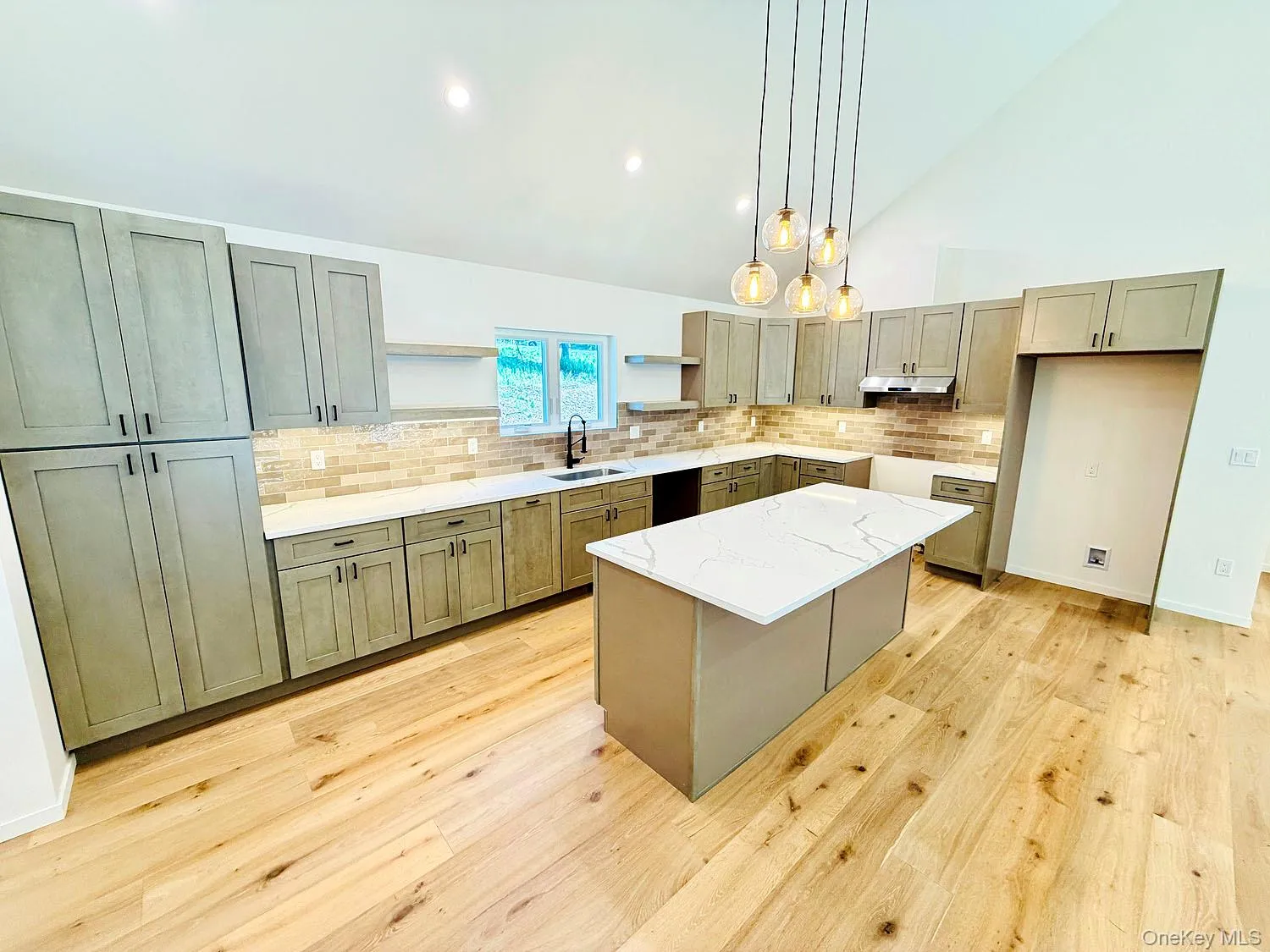 Gorgeous kitchen. Quartz island, lovely pendant lighting; so much counter space. Gorgeous kitchen. Quartz island, lovely pendant lighting; so much counter space.