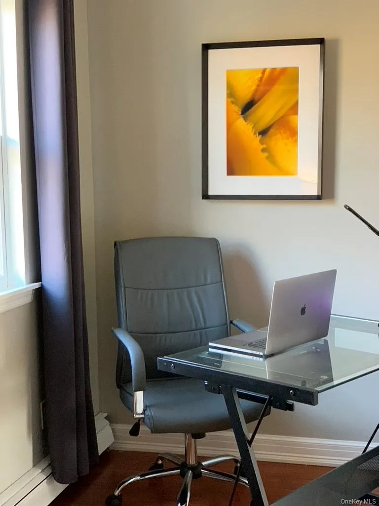 Bonus room connected to primary room can be used as an office space for remote working. Bonus room connected to primary room can be used as an office space for remote working.