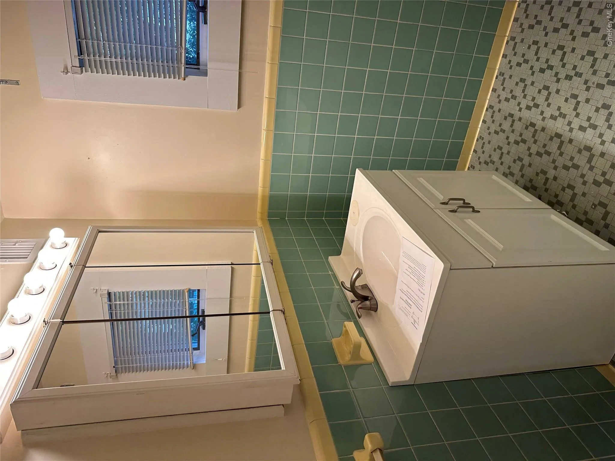 Full Bath Full Bath