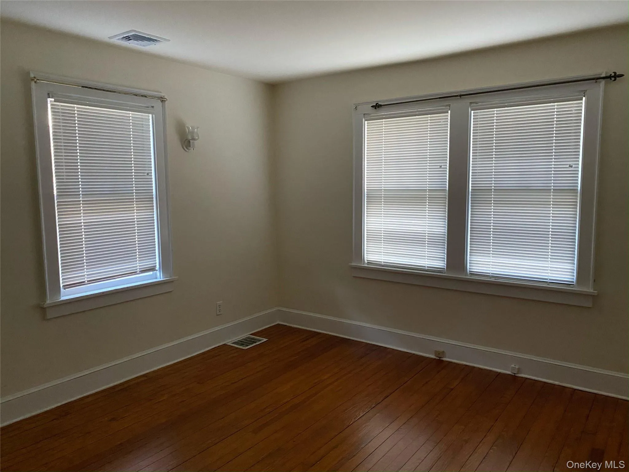7 Chestnut Street, Brookhaven, NY, 3 Bedrooms Bedrooms, 6 Rooms Rooms,1 BathroomBathrooms,Residential Lease,For Rent,Chestnut,0,1021450 7 Chestnut Street, Brookhaven, NY, 3 Bedrooms Bedrooms, 6 Rooms Rooms,1 BathroomBathrooms,Residential Lease,For Rent,Chestnut,0,1021450