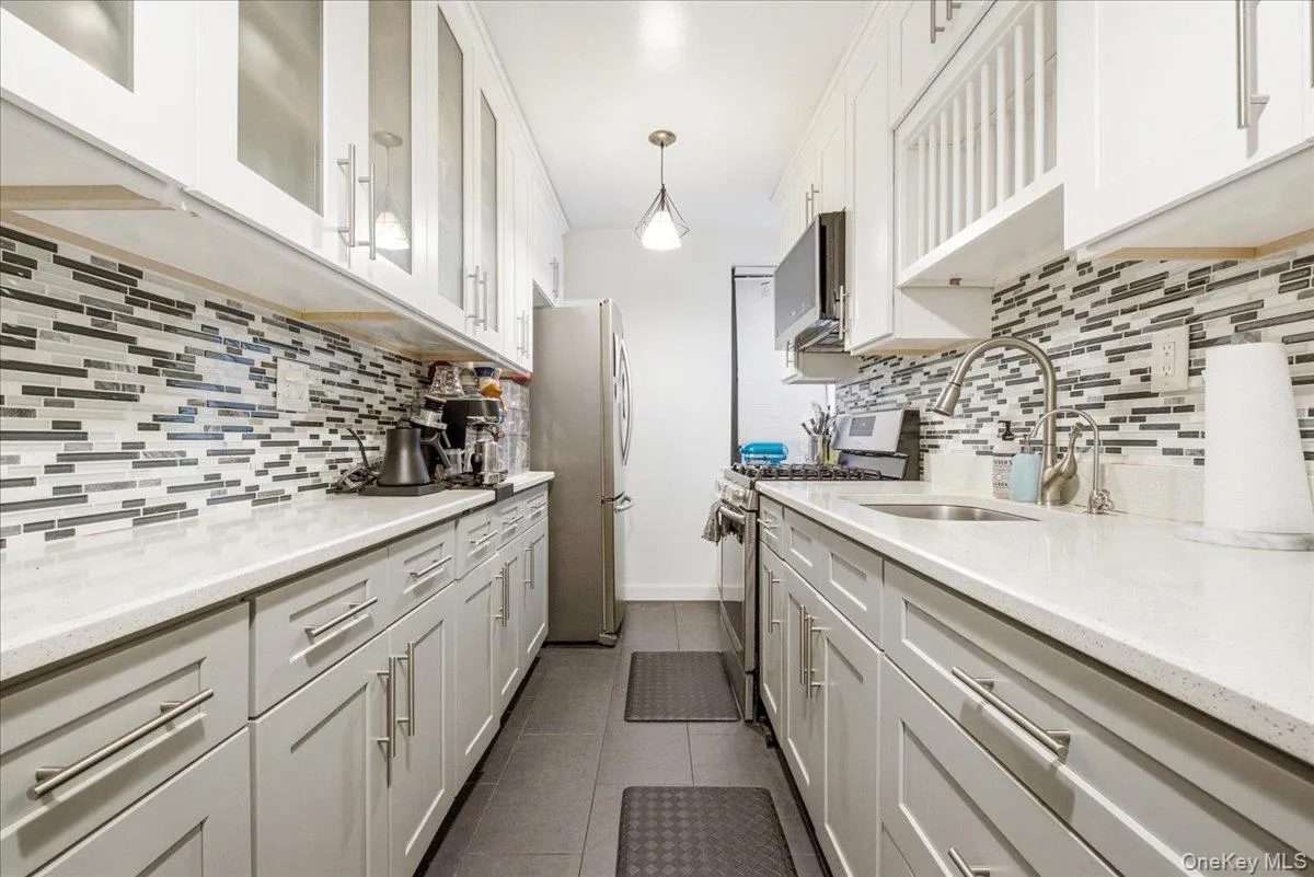 100-11 67th Road, New York, NY, 1 Bedroom Bedrooms, 4 Rooms Rooms,1 BathroomBathrooms,Residential,For Rent,67th,0,1021453 100-11 67th Road, New York, NY, 1 Bedroom Bedrooms, 4 Rooms Rooms,1 BathroomBathrooms,Residential,For Rent,67th,0,1021453