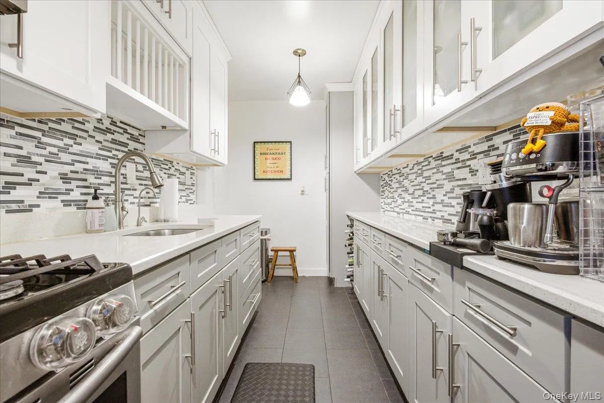 100-11 67th Road, New York, NY, 1 Bedroom Bedrooms, 4 Rooms Rooms,1 BathroomBathrooms,Residential,For Rent,67th,0,1021453 100-11 67th Road, New York, NY, 1 Bedroom Bedrooms, 4 Rooms Rooms,1 BathroomBathrooms,Residential,For Rent,67th,0,1021453