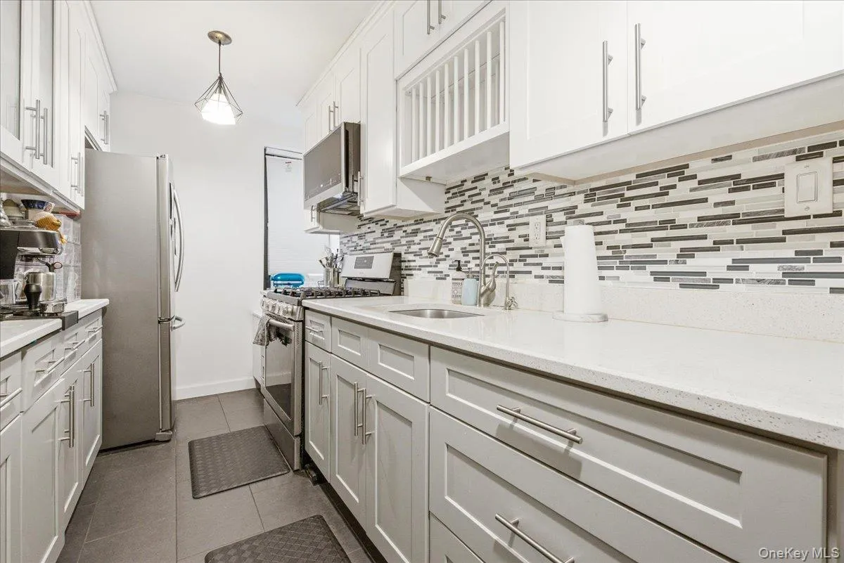 100-11 67th Road, New York, NY, 1 Bedroom Bedrooms, 4 Rooms Rooms,1 BathroomBathrooms,Residential,For Rent,67th,0,1021453 100-11 67th Road, New York, NY, 1 Bedroom Bedrooms, 4 Rooms Rooms,1 BathroomBathrooms,Residential,For Rent,67th,0,1021453