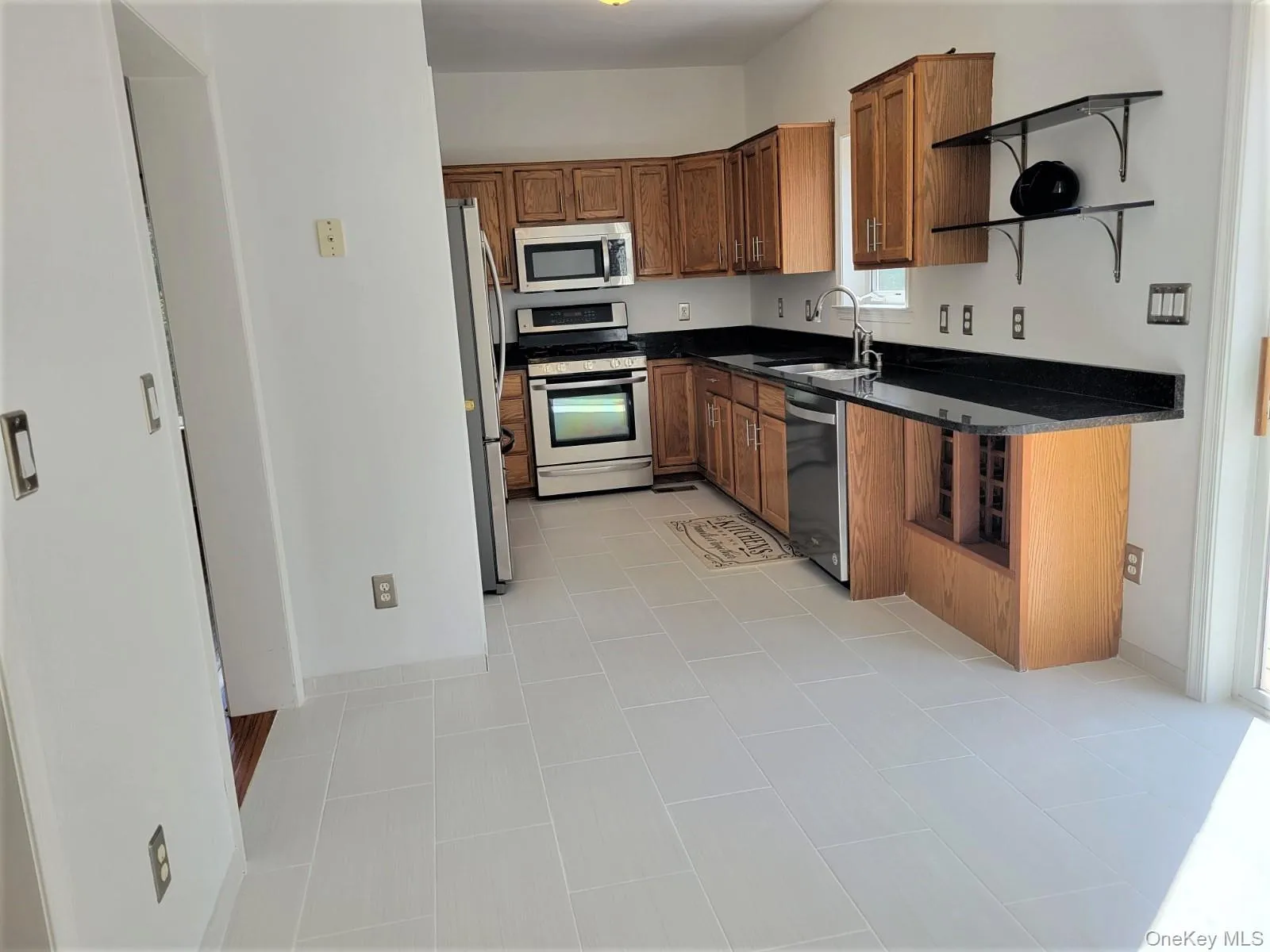 1 Boulder Court, Woodbury, NY, 3 Bedrooms Bedrooms, 6 Rooms Rooms,2 BathroomsBathrooms,Residential Lease,For Rent,Boulder,0,1021465 1 Boulder Court, Woodbury, NY, 3 Bedrooms Bedrooms, 6 Rooms Rooms,2 BathroomsBathrooms,Residential Lease,For Rent,Boulder,0,1021465