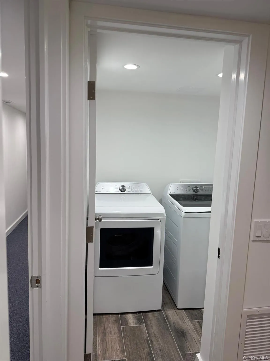 27 Hickory Avenue, Brookhaven, NY, 3 Bedrooms Bedrooms, 6 Rooms Rooms,2 BathroomsBathrooms,Residential,For Rent,Hickory,0,1021469 27 Hickory Avenue, Brookhaven, NY, 3 Bedrooms Bedrooms, 6 Rooms Rooms,2 BathroomsBathrooms,Residential,For Rent,Hickory,0,1021469