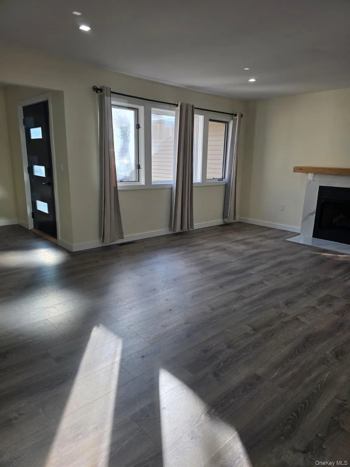 27 Hickory Avenue, Brookhaven, NY, 3 Bedrooms Bedrooms, 6 Rooms Rooms,2 BathroomsBathrooms,Residential,For Rent,Hickory,0,1021469 27 Hickory Avenue, Brookhaven, NY, 3 Bedrooms Bedrooms, 6 Rooms Rooms,2 BathroomsBathrooms,Residential,For Rent,Hickory,0,1021469