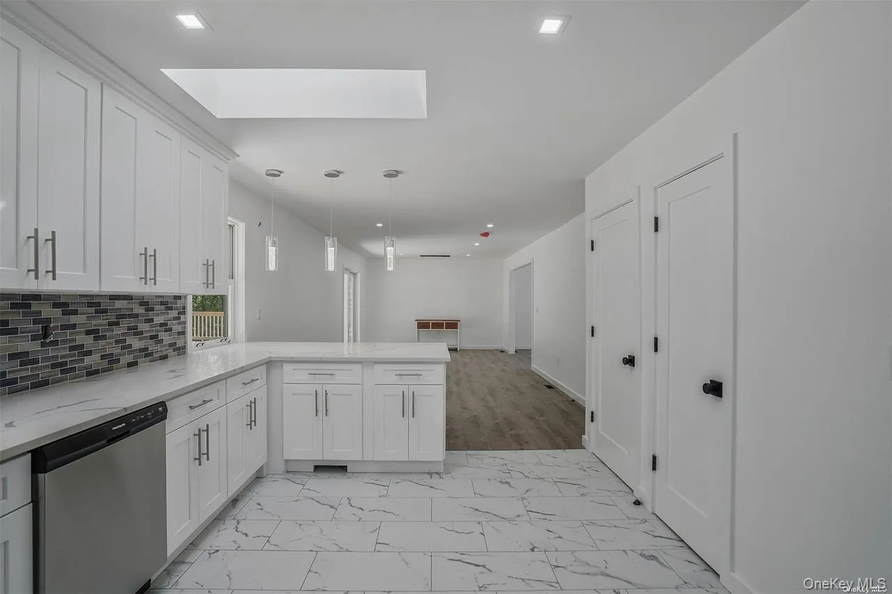 27 Hickory Avenue, Brookhaven, NY, 3 Bedrooms Bedrooms, 6 Rooms Rooms,2 BathroomsBathrooms,Residential,For Rent,Hickory,0,1021469 27 Hickory Avenue, Brookhaven, NY, 3 Bedrooms Bedrooms, 6 Rooms Rooms,2 BathroomsBathrooms,Residential,For Rent,Hickory,0,1021469