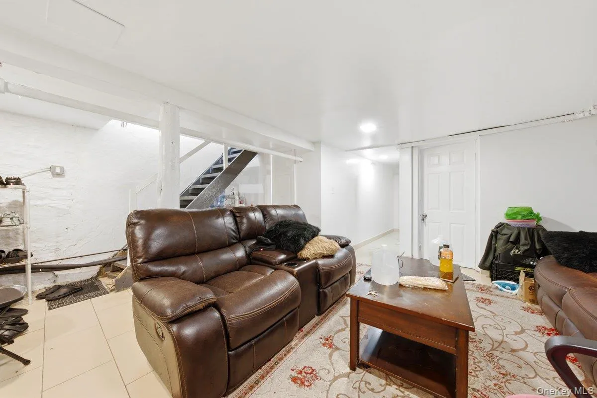 3159 Villa Avenue, New York, NY, 11 Bedrooms Bedrooms, 11 Rooms Rooms,4 BathroomsBathrooms,Residential,For Rent,Villa,0,1021472 3159 Villa Avenue, New York, NY, 11 Bedrooms Bedrooms, 11 Rooms Rooms,4 BathroomsBathrooms,Residential,For Rent,Villa,0,1021472