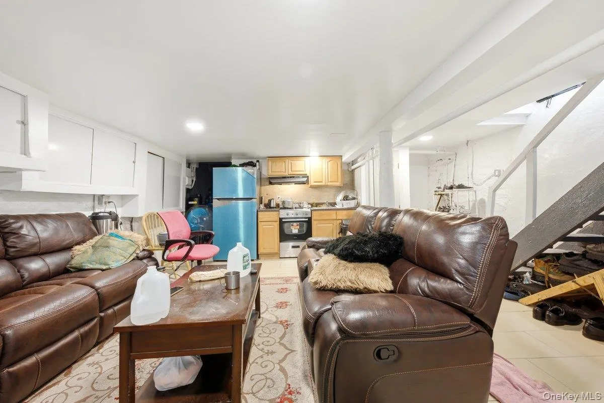 3159 Villa Avenue, New York, NY, 11 Bedrooms Bedrooms, 11 Rooms Rooms,4 BathroomsBathrooms,Residential,For Rent,Villa,0,1021472 3159 Villa Avenue, New York, NY, 11 Bedrooms Bedrooms, 11 Rooms Rooms,4 BathroomsBathrooms,Residential,For Rent,Villa,0,1021472