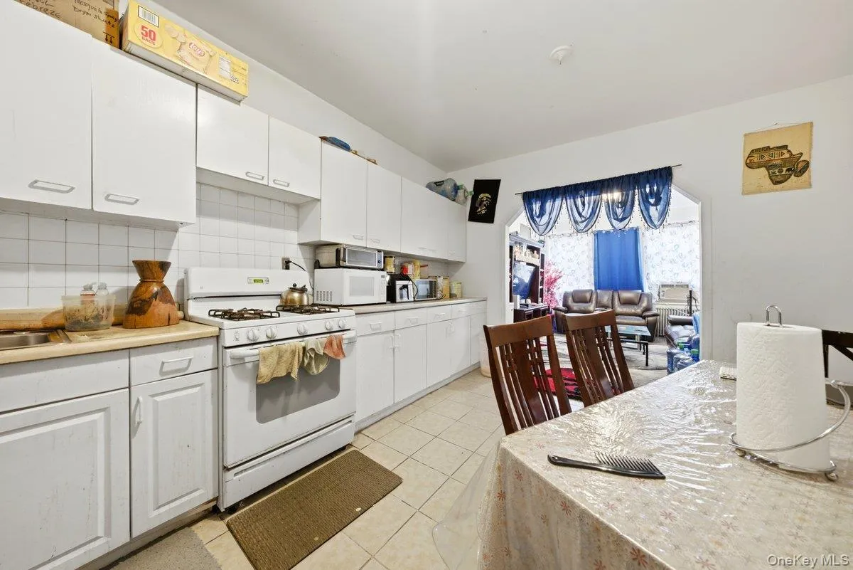 3159 Villa Avenue, New York, NY, 11 Bedrooms Bedrooms, 11 Rooms Rooms,4 BathroomsBathrooms,Residential,For Rent,Villa,0,1021472 3159 Villa Avenue, New York, NY, 11 Bedrooms Bedrooms, 11 Rooms Rooms,4 BathroomsBathrooms,Residential,For Rent,Villa,0,1021472