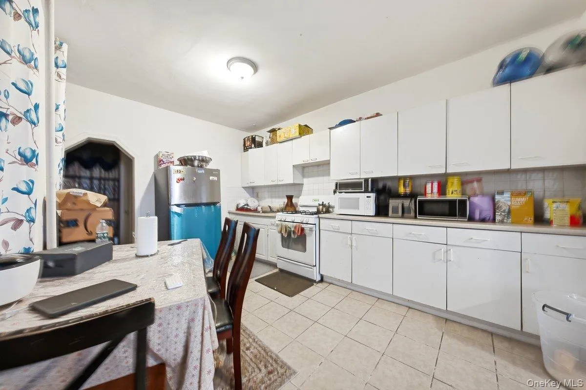 3159 Villa Avenue, New York, NY, 11 Bedrooms Bedrooms, 11 Rooms Rooms,4 BathroomsBathrooms,Residential,For Rent,Villa,0,1021472 3159 Villa Avenue, New York, NY, 11 Bedrooms Bedrooms, 11 Rooms Rooms,4 BathroomsBathrooms,Residential,For Rent,Villa,0,1021472