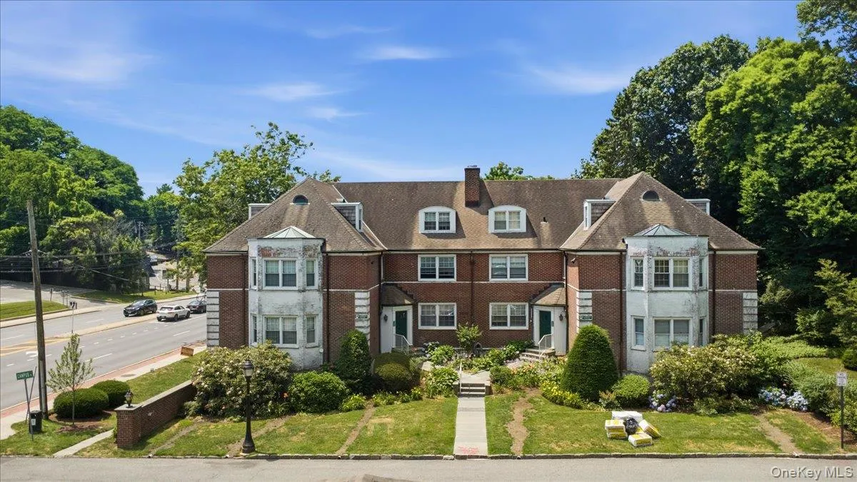 13 Campus Place, Greenburgh, NY, 2 Bedrooms Bedrooms, 5 Rooms Rooms,2 BathroomsBathrooms,Residential,For Rent,Campus,0,1021477 13 Campus Place, Greenburgh, NY, 2 Bedrooms Bedrooms, 5 Rooms Rooms,2 BathroomsBathrooms,Residential,For Rent,Campus,0,1021477