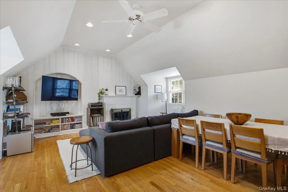 13 Campus Place, Greenburgh, NY, 2 Bedrooms Bedrooms, 5 Rooms Rooms,2 BathroomsBathrooms,Residential,For Rent,Campus,0,1021477 13 Campus Place, Greenburgh, NY, 2 Bedrooms Bedrooms, 5 Rooms Rooms,2 BathroomsBathrooms,Residential,For Rent,Campus,0,1021477
