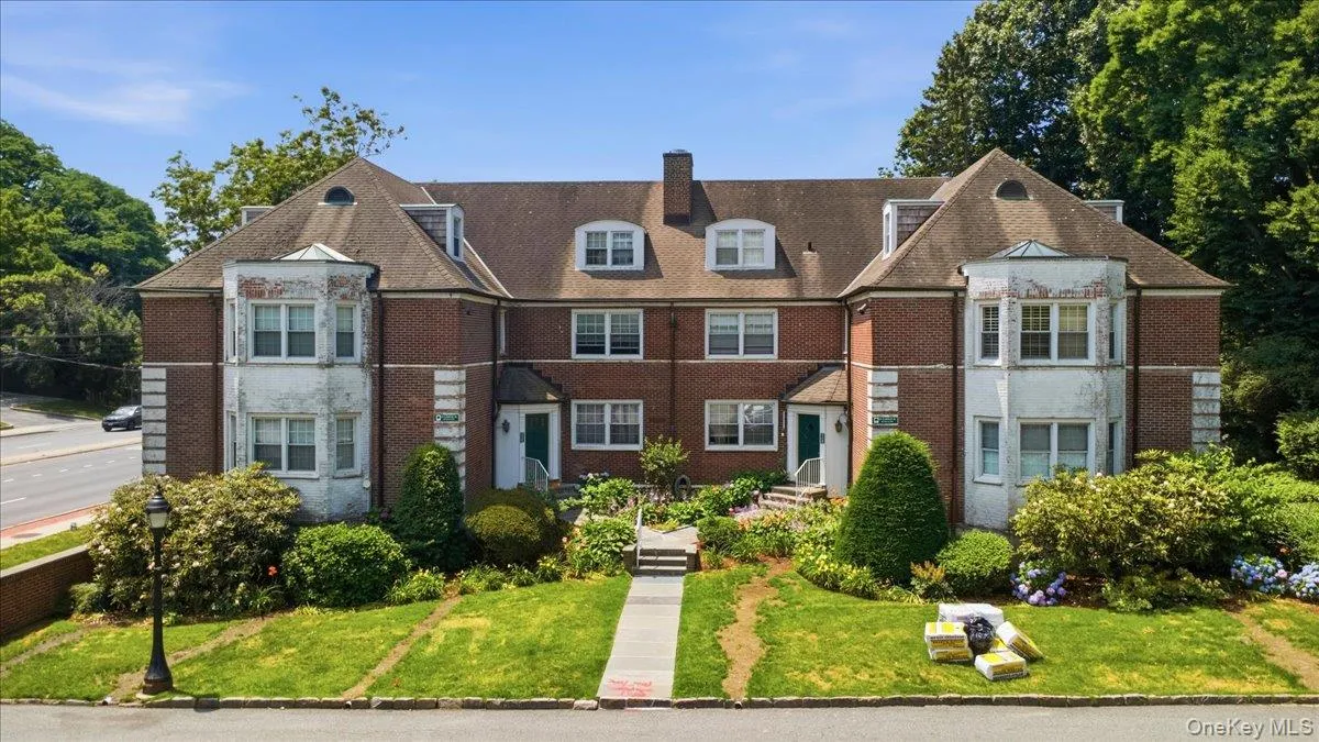 13 Campus Place, Greenburgh, NY, 2 Bedrooms Bedrooms, 5 Rooms Rooms,2 BathroomsBathrooms,Residential,For Rent,Campus,0,1021477 13 Campus Place, Greenburgh, NY, 2 Bedrooms Bedrooms, 5 Rooms Rooms,2 BathroomsBathrooms,Residential,For Rent,Campus,0,1021477