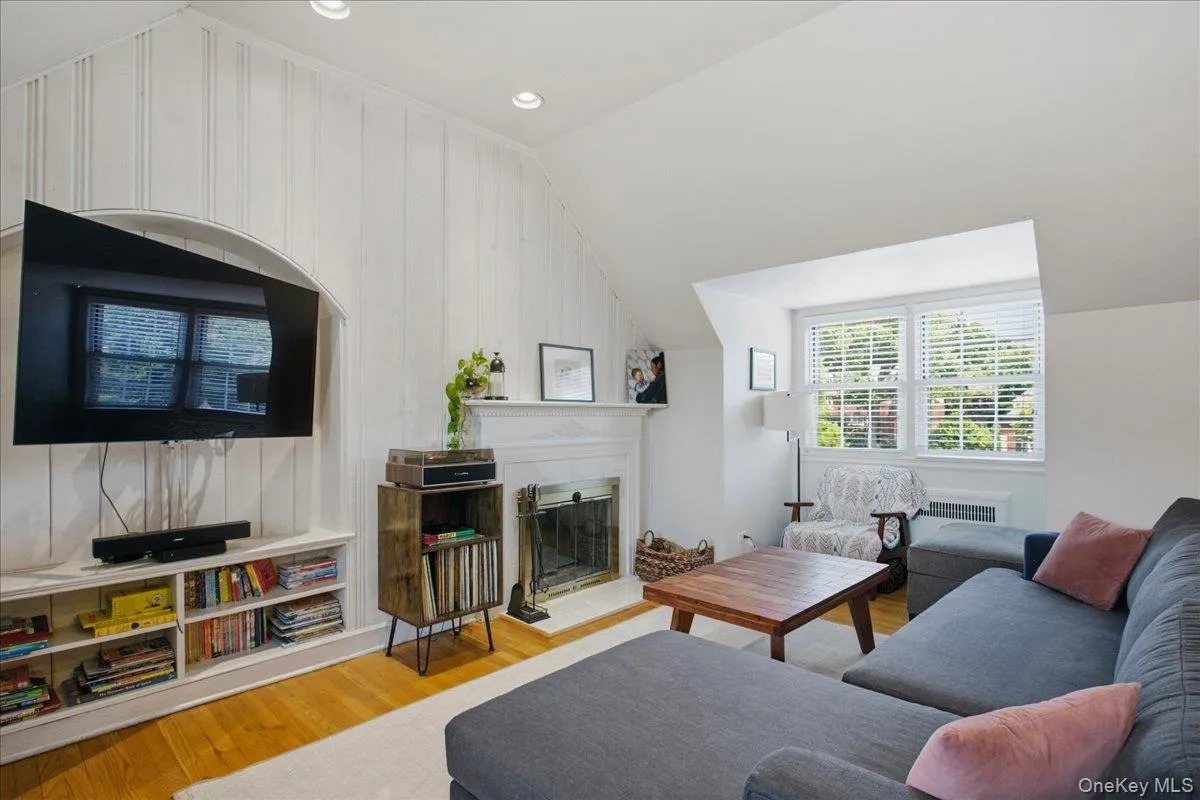 13 Campus Place, Greenburgh, NY, 2 Bedrooms Bedrooms, 5 Rooms Rooms,2 BathroomsBathrooms,Residential,For Rent,Campus,0,1021477 13 Campus Place, Greenburgh, NY, 2 Bedrooms Bedrooms, 5 Rooms Rooms,2 BathroomsBathrooms,Residential,For Rent,Campus,0,1021477