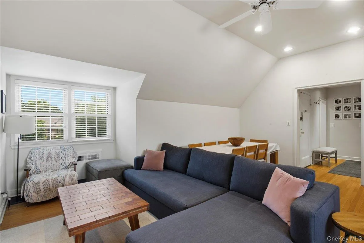 13 Campus Place, Greenburgh, NY, 2 Bedrooms Bedrooms, 5 Rooms Rooms,2 BathroomsBathrooms,Residential,For Rent,Campus,0,1021477 13 Campus Place, Greenburgh, NY, 2 Bedrooms Bedrooms, 5 Rooms Rooms,2 BathroomsBathrooms,Residential,For Rent,Campus,0,1021477