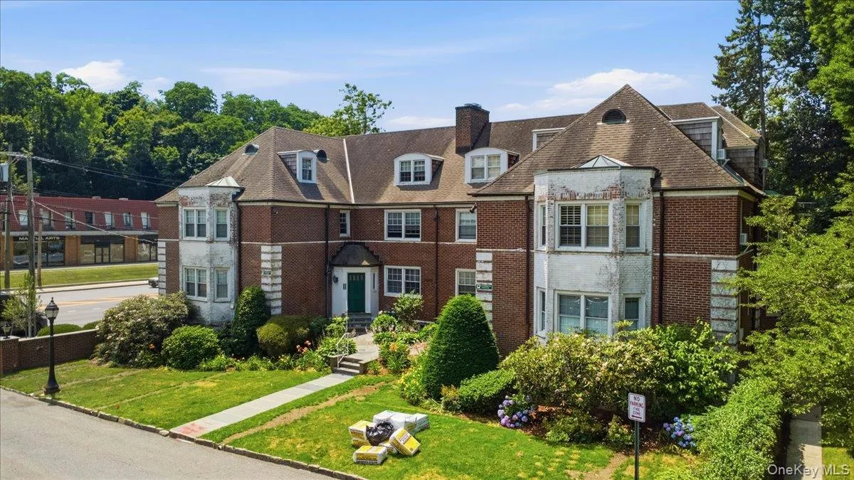 13 Campus Place, Greenburgh, NY, 2 Bedrooms Bedrooms, 5 Rooms Rooms,2 BathroomsBathrooms,Residential,For Rent,Campus,0,1021477 13 Campus Place, Greenburgh, NY, 2 Bedrooms Bedrooms, 5 Rooms Rooms,2 BathroomsBathrooms,Residential,For Rent,Campus,0,1021477