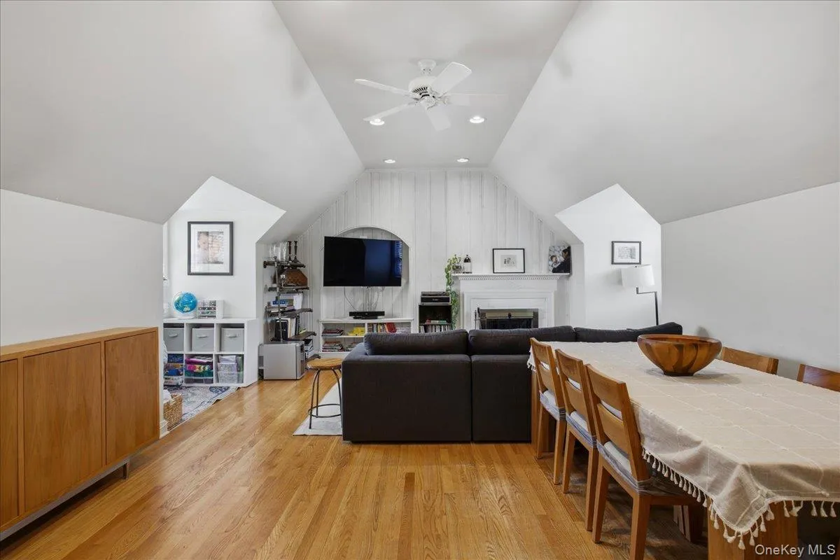 13 Campus Place, Greenburgh, NY, 2 Bedrooms Bedrooms, 5 Rooms Rooms,2 BathroomsBathrooms,Residential,For Rent,Campus,0,1021477 13 Campus Place, Greenburgh, NY, 2 Bedrooms Bedrooms, 5 Rooms Rooms,2 BathroomsBathrooms,Residential,For Rent,Campus,0,1021477