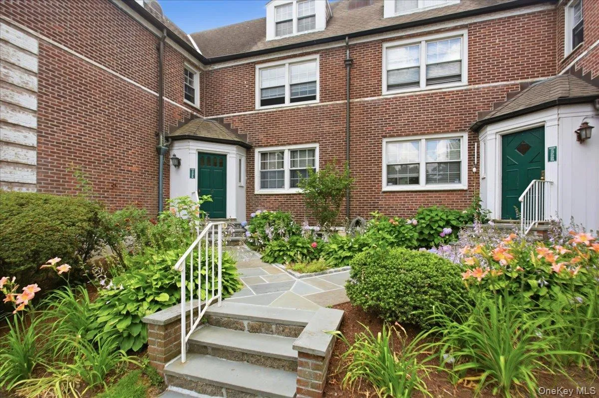 13 Campus Place, Greenburgh, NY, 2 Bedrooms Bedrooms, 5 Rooms Rooms,2 BathroomsBathrooms,Residential,For Rent,Campus,0,1021477 13 Campus Place, Greenburgh, NY, 2 Bedrooms Bedrooms, 5 Rooms Rooms,2 BathroomsBathrooms,Residential,For Rent,Campus,0,1021477