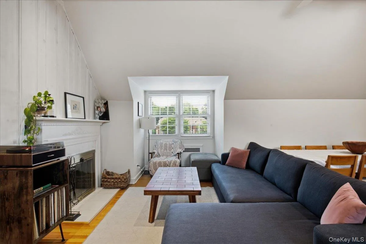 13 Campus Place, Greenburgh, NY, 2 Bedrooms Bedrooms, 5 Rooms Rooms,2 BathroomsBathrooms,Residential,For Rent,Campus,0,1021477 13 Campus Place, Greenburgh, NY, 2 Bedrooms Bedrooms, 5 Rooms Rooms,2 BathroomsBathrooms,Residential,For Rent,Campus,0,1021477