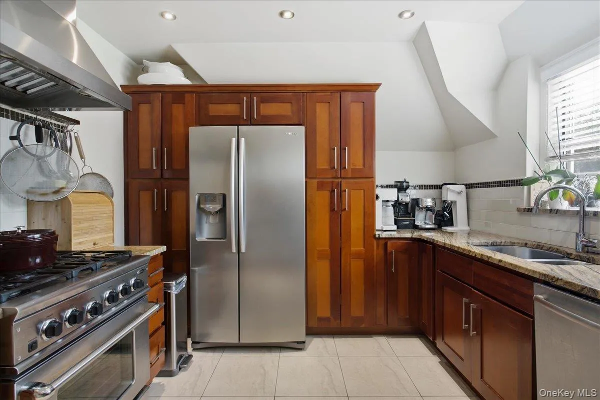 13 Campus Place, Greenburgh, NY, 2 Bedrooms Bedrooms, 5 Rooms Rooms,2 BathroomsBathrooms,Residential,For Rent,Campus,0,1021477 13 Campus Place, Greenburgh, NY, 2 Bedrooms Bedrooms, 5 Rooms Rooms,2 BathroomsBathrooms,Residential,For Rent,Campus,0,1021477