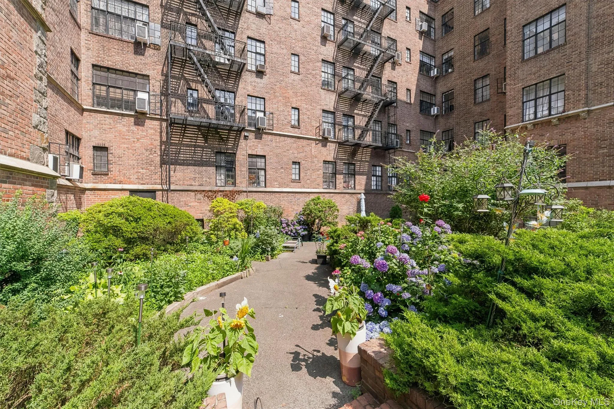 2 Westchester Avenue, White Plains, NY, 2 Rooms Rooms,1 BathroomBathrooms,Residential,For Rent,Westchester,0,1021478 2 Westchester Avenue, White Plains, NY, 2 Rooms Rooms,1 BathroomBathrooms,Residential,For Rent,Westchester,0,1021478