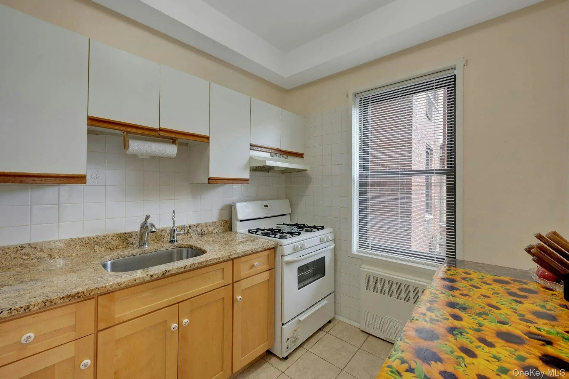 Eat in Kitchen with granite countertops. Eat in Kitchen with granite countertops.