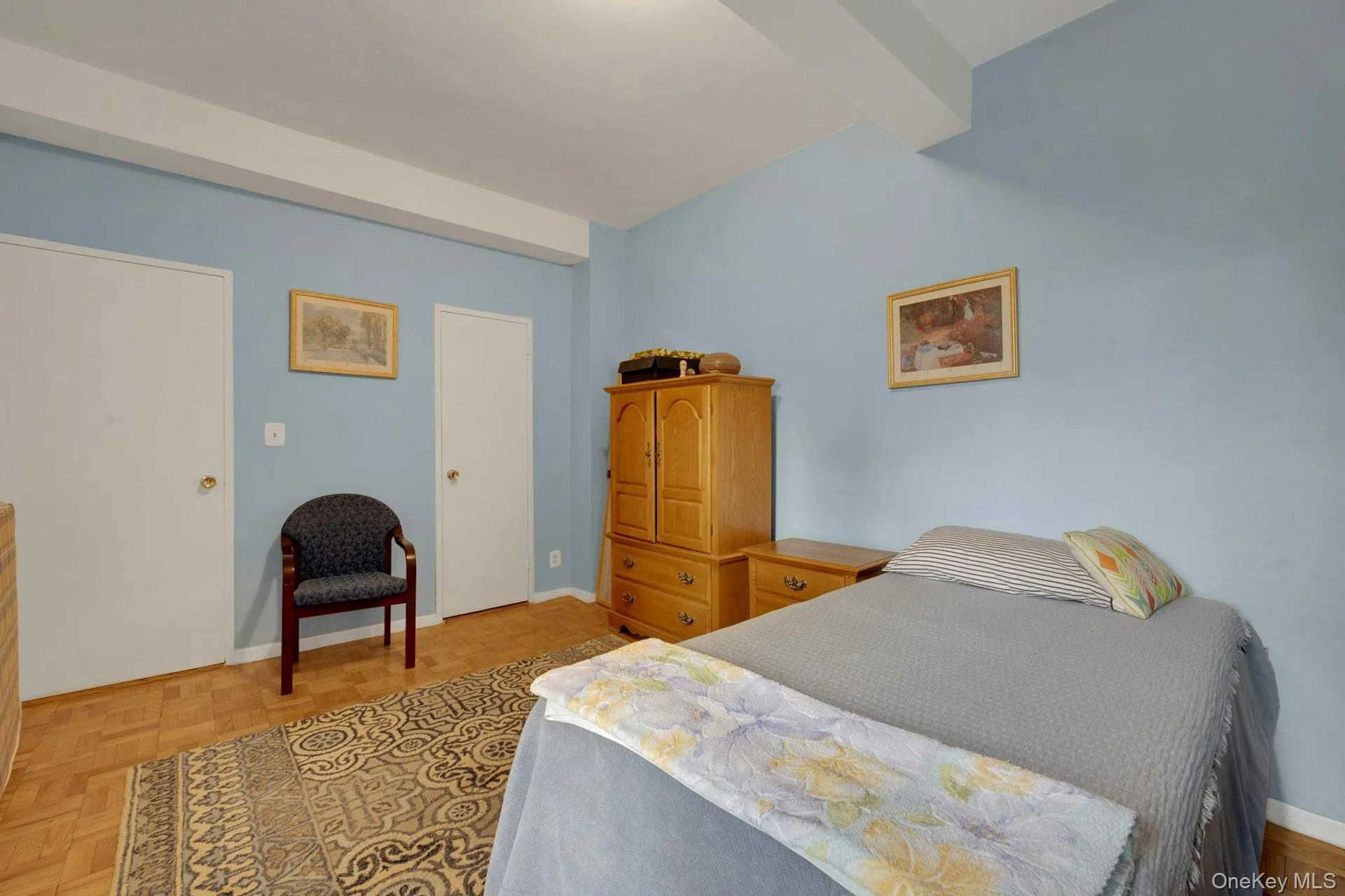 Primary Bedroom with 9 ft ceiling, facing door. Primary Bedroom with 9 ft ceiling, facing door.