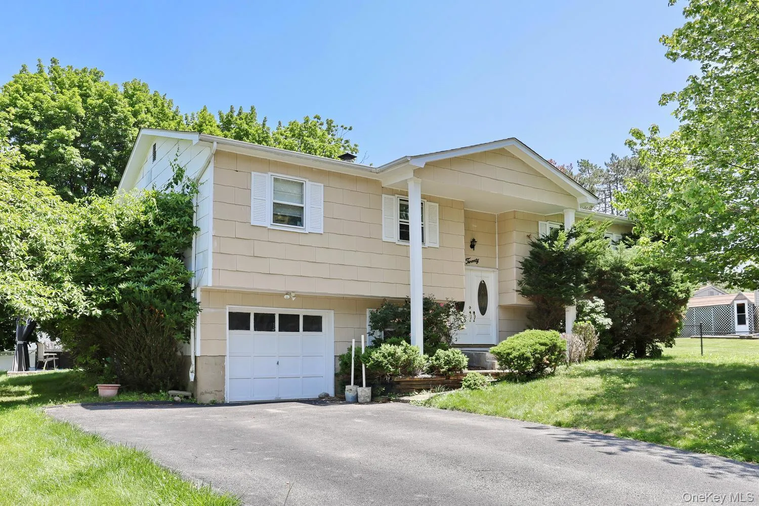 20 Woodridge Drive, Haverstraw, NY, 5 Bedrooms Bedrooms, 9 Rooms Rooms,2 BathroomsBathrooms,Residential,For Rent,Woodridge,0,1021492 20 Woodridge Drive, Haverstraw, NY, 5 Bedrooms Bedrooms, 9 Rooms Rooms,2 BathroomsBathrooms,Residential,For Rent,Woodridge,0,1021492