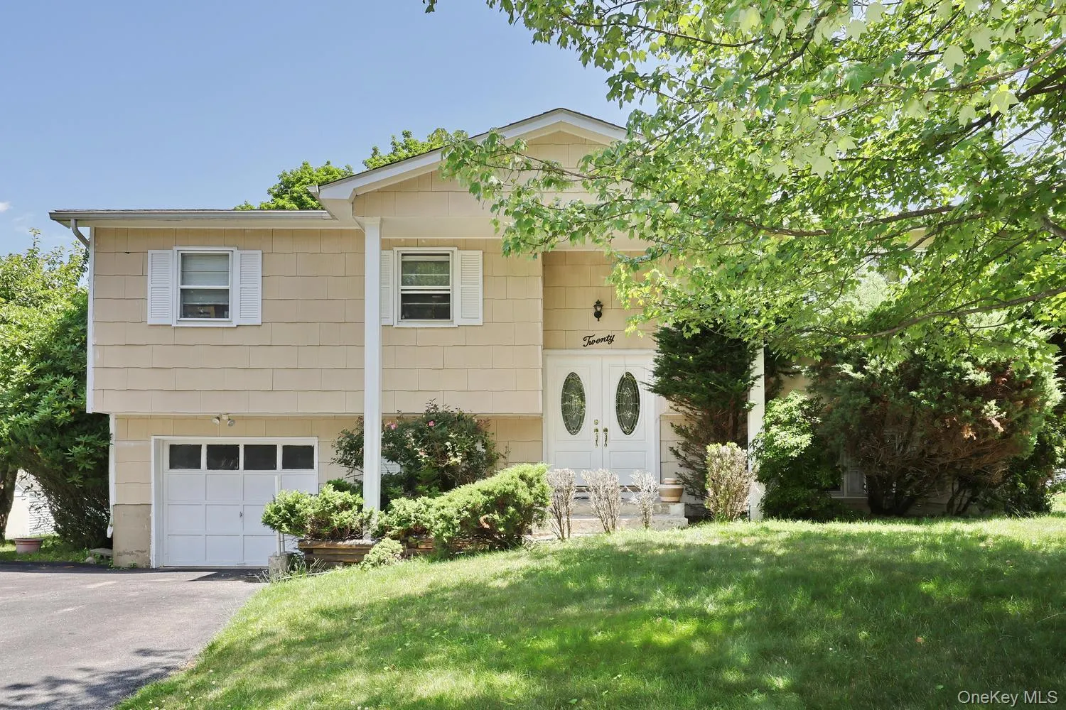 20 Woodridge Drive, Haverstraw, NY, 5 Bedrooms Bedrooms, 9 Rooms Rooms,2 BathroomsBathrooms,Residential,For Rent,Woodridge,0,1021492 20 Woodridge Drive, Haverstraw, NY, 5 Bedrooms Bedrooms, 9 Rooms Rooms,2 BathroomsBathrooms,Residential,For Rent,Woodridge,0,1021492