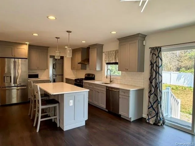 15 Comet Place, Brookhaven, NY, 3 Bedrooms Bedrooms, 6 Rooms Rooms,2 BathroomsBathrooms,Residential,For Rent,Comet,0,1021494 15 Comet Place, Brookhaven, NY, 3 Bedrooms Bedrooms, 6 Rooms Rooms,2 BathroomsBathrooms,Residential,For Rent,Comet,0,1021494