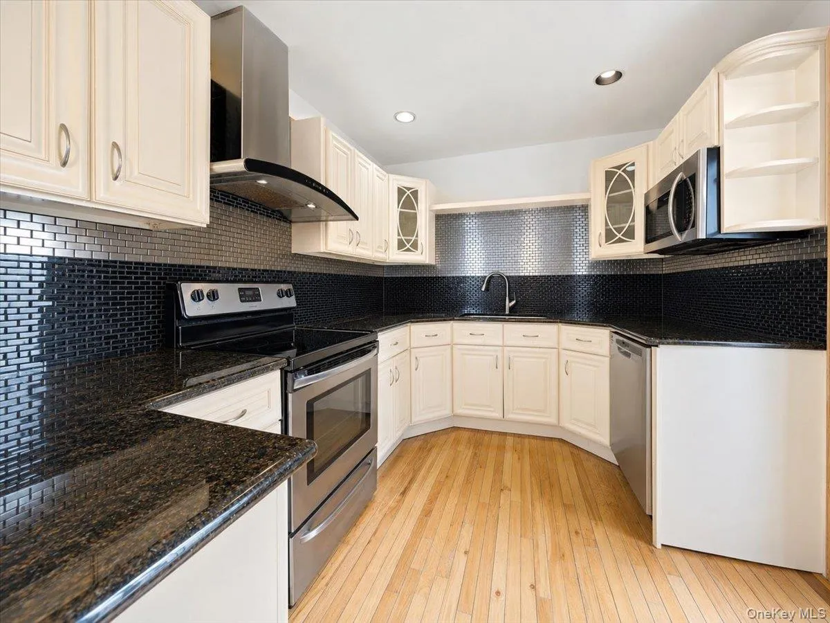 95 Riviera Drive, Babylon, NY, 3 Bedrooms Bedrooms, 6 Rooms Rooms,1 BathroomBathrooms,Residential,For Rent,Riviera,0,1021495 95 Riviera Drive, Babylon, NY, 3 Bedrooms Bedrooms, 6 Rooms Rooms,1 BathroomBathrooms,Residential,For Rent,Riviera,0,1021495