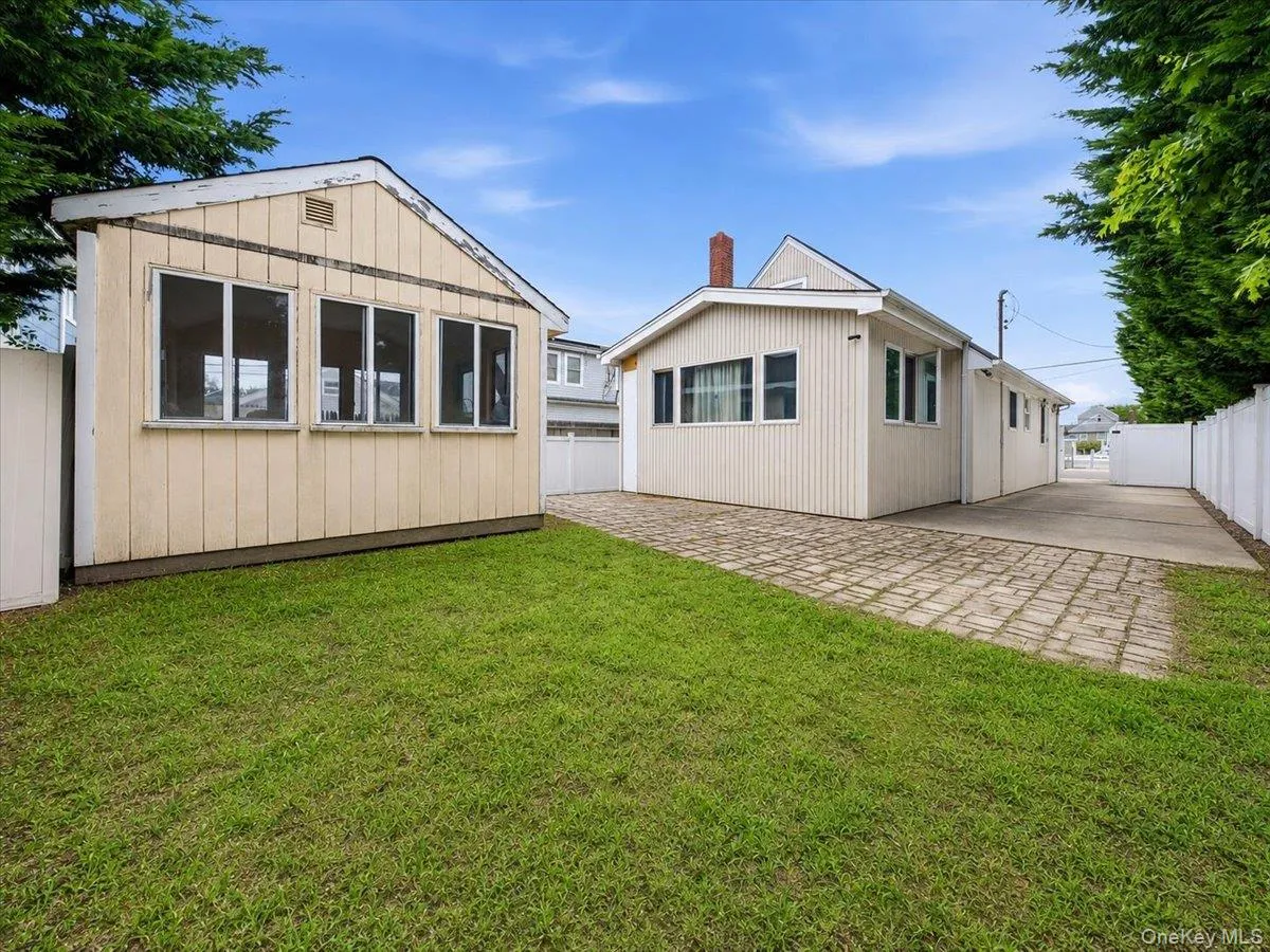 95 Riviera Drive, Babylon, NY, 3 Bedrooms Bedrooms, 6 Rooms Rooms,1 BathroomBathrooms,Residential,For Rent,Riviera,0,1021495 95 Riviera Drive, Babylon, NY, 3 Bedrooms Bedrooms, 6 Rooms Rooms,1 BathroomBathrooms,Residential,For Rent,Riviera,0,1021495