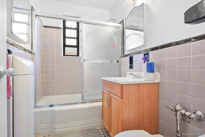 64-00 Saunders Street, New York, NY, 1 Bedroom Bedrooms, 4 Rooms Rooms,1 BathroomBathrooms,Residential,For Rent,Saunders,0,1021501 64-00 Saunders Street, New York, NY, 1 Bedroom Bedrooms, 4 Rooms Rooms,1 BathroomBathrooms,Residential,For Rent,Saunders,0,1021501