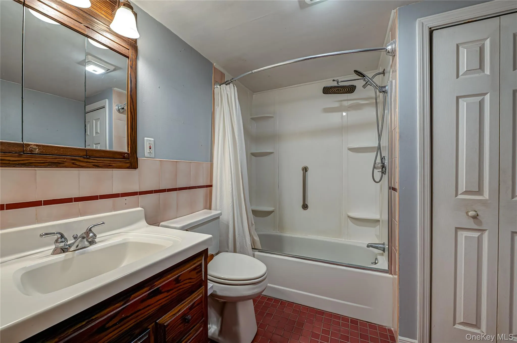 1st Floor Full Bath 1st Floor Full Bath